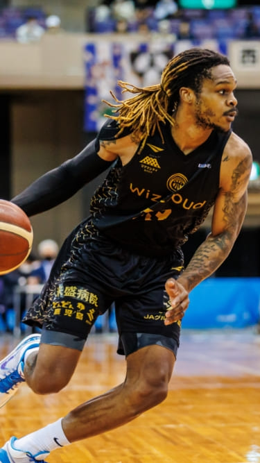 ドリブルしているイメージ